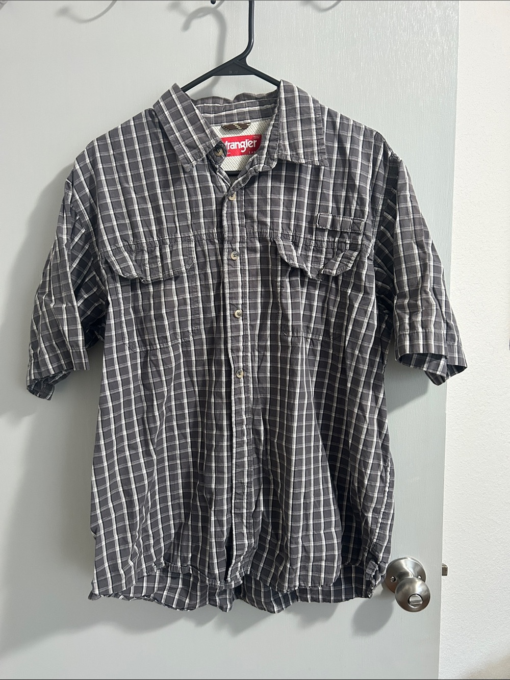Wrangler Gray Plaid Short-Sleeve Button-Down Shirt
